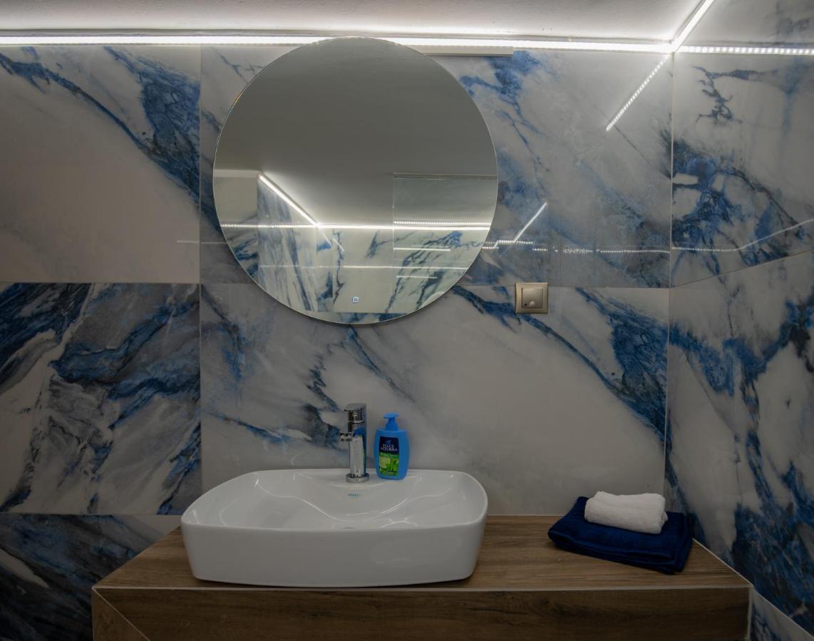 Max Blue Apartment, A Stay Like No Other 피레아스 외부 사진