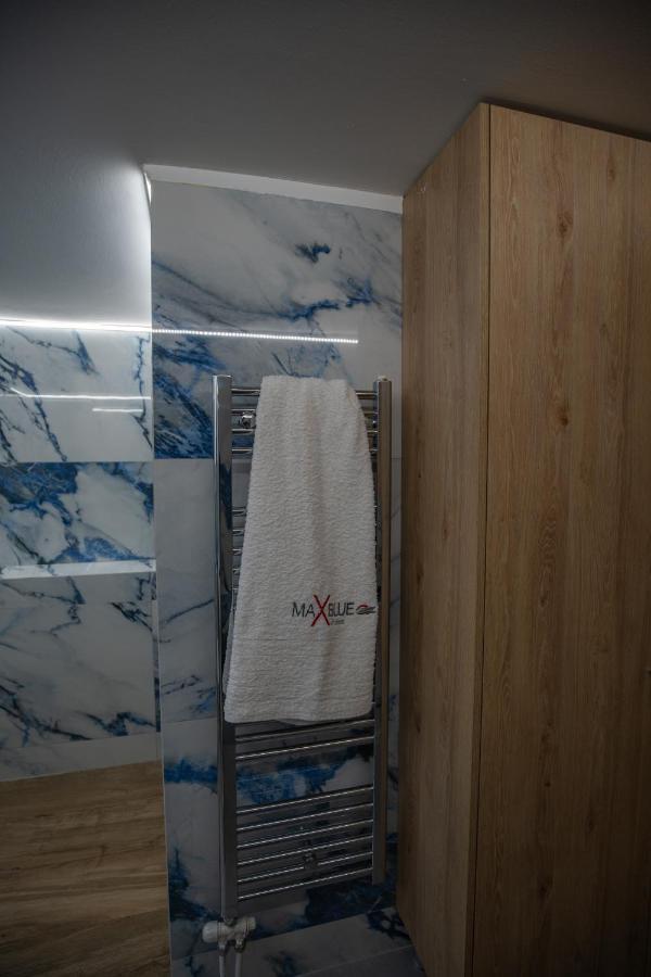 Max Blue Apartment, A Stay Like No Other 피레아스 외부 사진